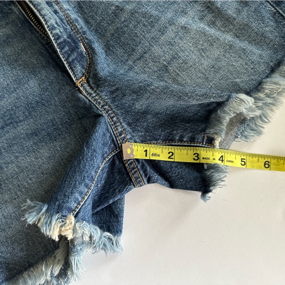 Universal Thread Women’s Jean Shorts High Rise Shortie Size 0/25 Vintage Stretch - Picture 8 of 8